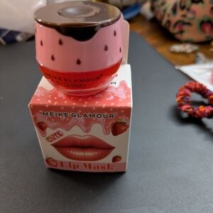 Meike Glamour Strawberry Lip Mask